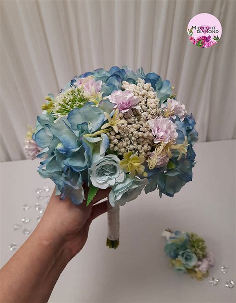 Svadobná kytica a pierko pre ženícha