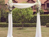 Svadobná kvetinová brána