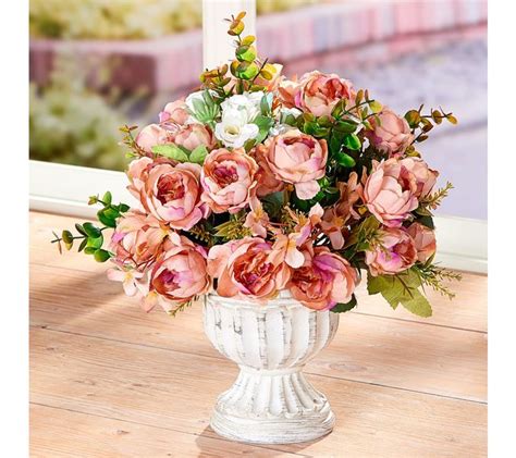 Dekorácia interiéru s umelými kyticami