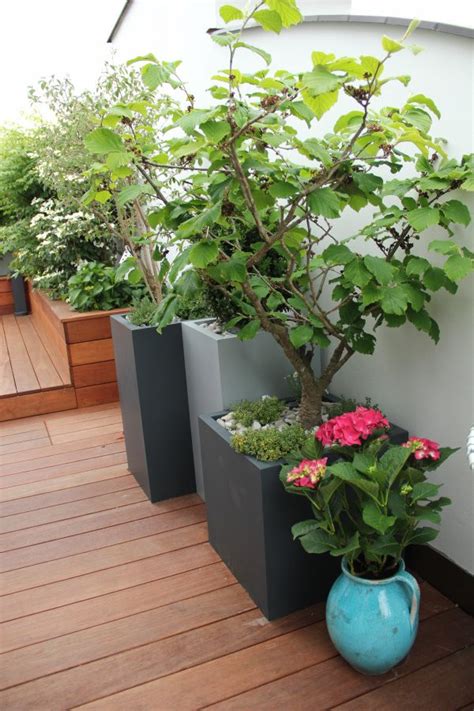 Umiestnenie kvetináčov na terase