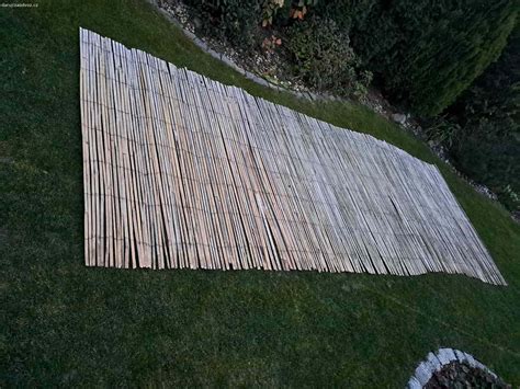 Bambusová rohož 2x5m pripevnená na plote