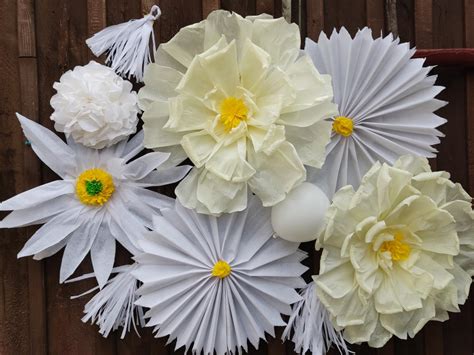 Stredy papierových kvetov