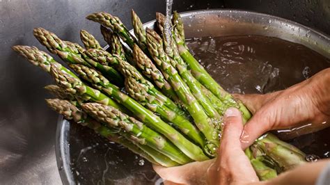 Rozdiel medzi bielou a zelenou špargľou