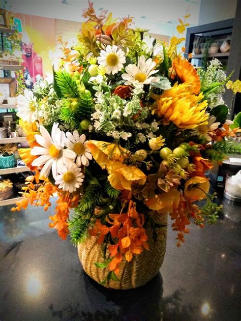 Jesenná kytica s typickými farbami a prvkami