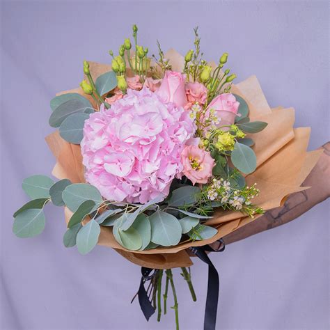 Kytica s eukalyptom a modrou hortenziou