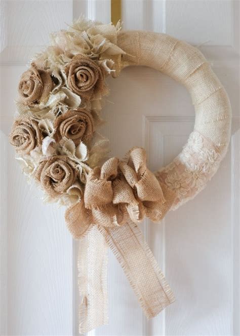 Kombinovaný kvet z juty, vrecoviny a čipky