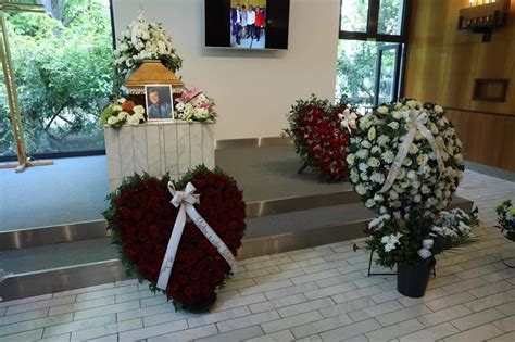 Tabuľka symboliky kvetov na pohreb