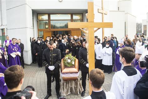 Rozmiestnenie vencov na pohrebe