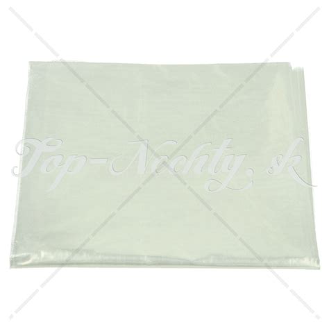 Namočený ryžový papier vo vode s farbivom