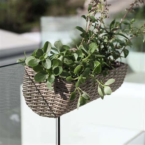 Kvetináč s drenážnymi otvormi