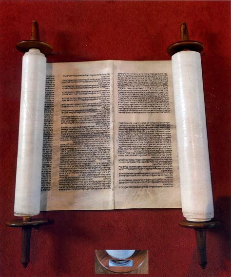 Zvitok Tóry s textom Zákona