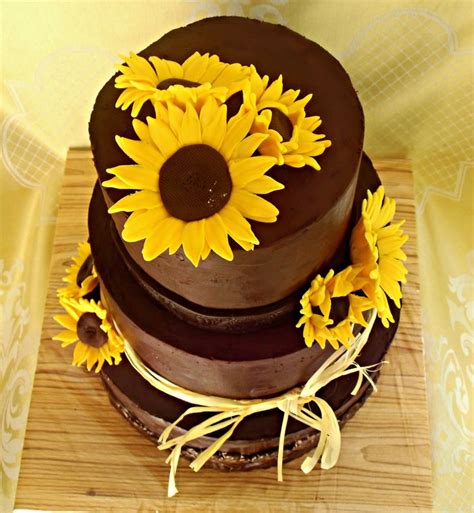 Torta zdobená živými slnečnicami