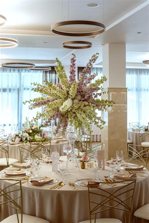 Svadobná kvetinová výzdoba interiéru