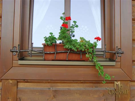 Inšpirácia pre kované držiaky na kvetináče