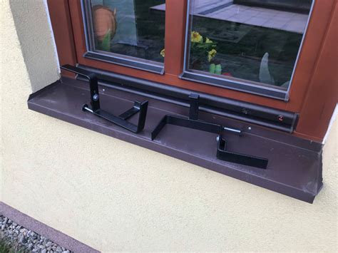 Rôzne typy upevnenia truhlíkov na parapet