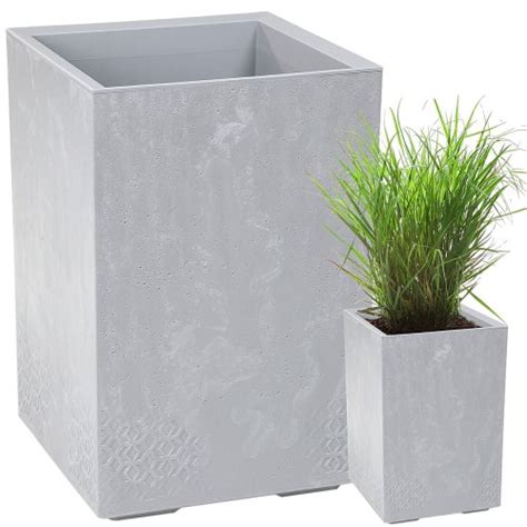 Kvetináč KARO Lamela v interiéri s minimalistickým dizajnom