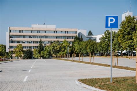 Parkovisko s označenými miestami