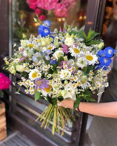 Nádherná kytica rôznych druhov kvetov