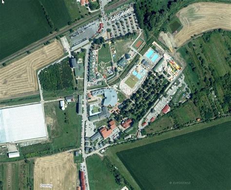 Mapa okolia termálneho kúpaliska Podhájska s vyznačenou reštauráciou