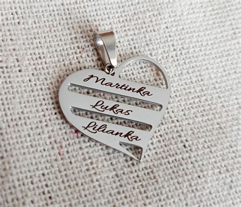 Detail srdiečka na retiazke z chirurgickej ocele