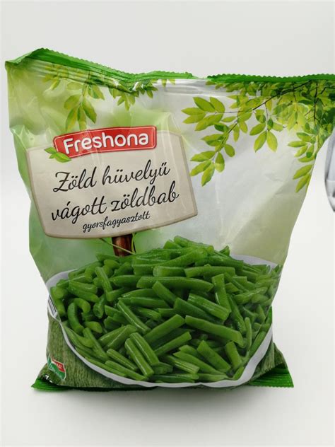 Zelené vanilkové struky na rastline