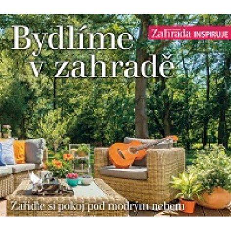 kniha o plánovaní záhrady, otvorené na stránke s nákresom záhrady