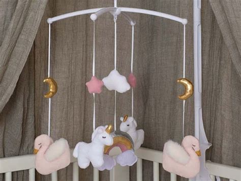 Kolotoč nad postieľku s hračkami