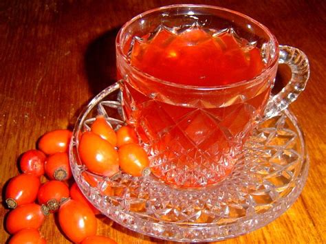 Domáce šípkové produkty: čaj, marmeláda, likér