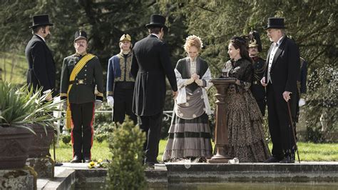 Kostýmy z historického seriálu Reign