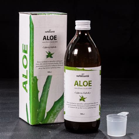 Šťava z aloe vera v pohári