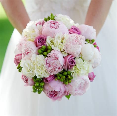 Svadobná kytica z bielych kál