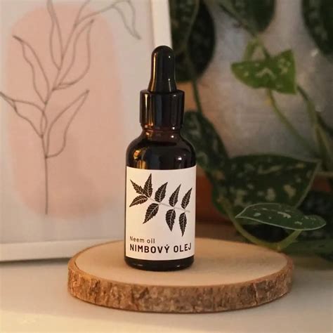 Nimbový olej na rastlinách