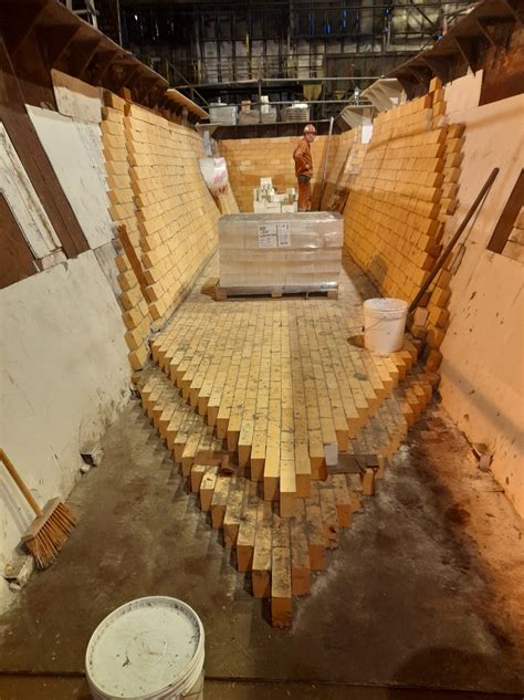 Upevňovanie dna a dokončovanie bočných stien