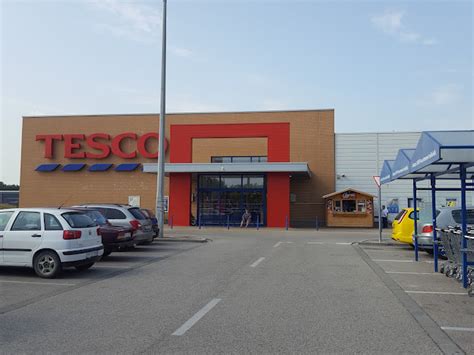 Mapa s vyznačenými predajňami Tesco Hipermarket a Tesco Szupermarket