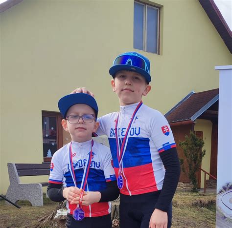 Dvojica bratov ženíšov