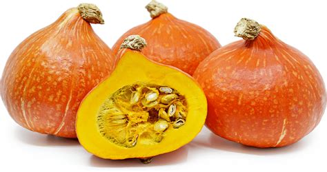 Rozkrojená tekvica Hokkaido s viditeľnou oranžovou dužinou