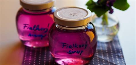 Domáce produkty z fialiek: sirup, med a olej