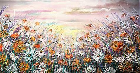 Rozkvitnutá lúka s rôznymi liečivými rastlinami