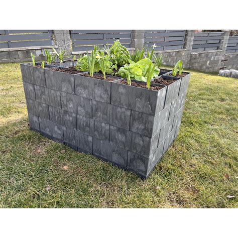 Vyvýšený záhon z kompozitného materiálu