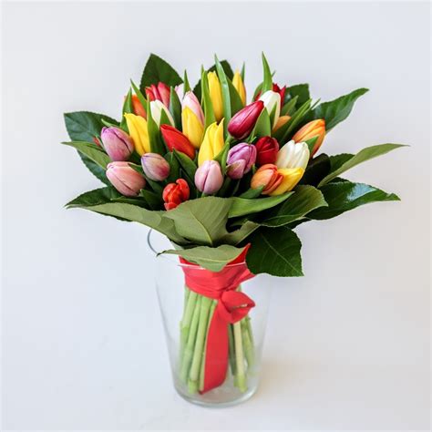 Kytica farebných tulipánov