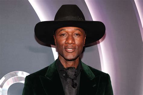 Aloe Blacc počas vystúpenia