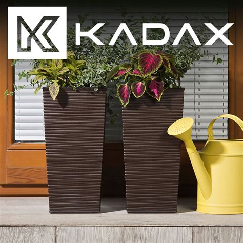 Porovnanie rôznych farebných variantov kvetináča Finezia