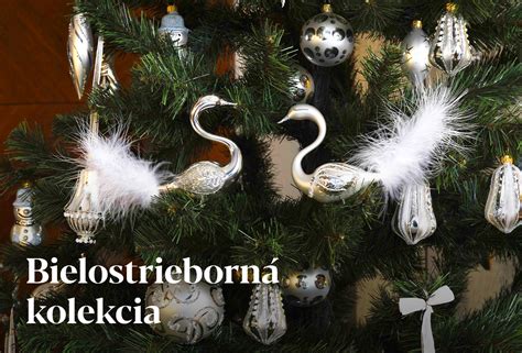 Tradičné vianočné ozdoby na stromčeku