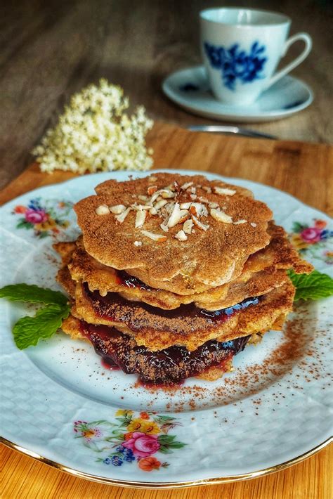 Ilustrácia prípravy jedla z kvetov v cestíčku