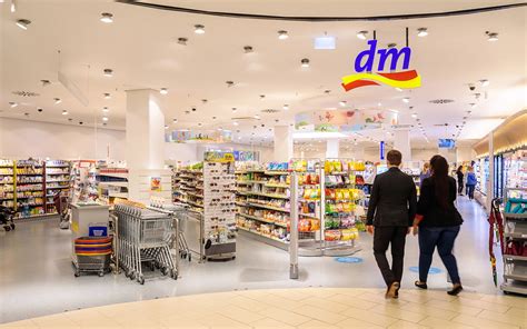 Logo dm drogerie markt a Dr. Max
