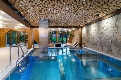 Krytý bazén vo wellness centre hotela Orchidea