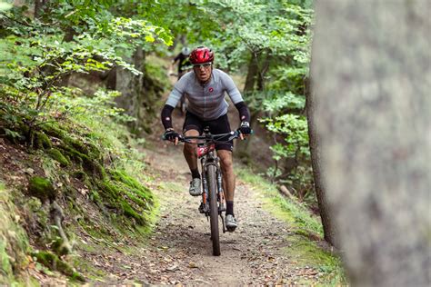Cyklisti na štarte Kaktus Bike Bratislavského MTB maratónu