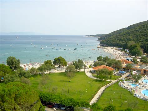 Panoramatický pohľad na komplex Maslinica resort v Rabaci