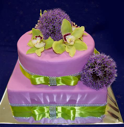 Živé kvety na torte