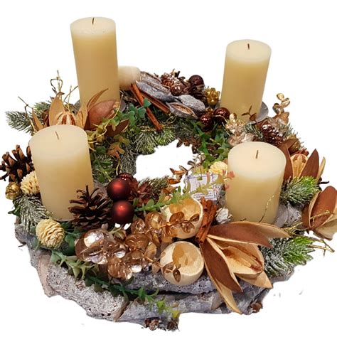 Adventný veniec s štyrmi sviečkami